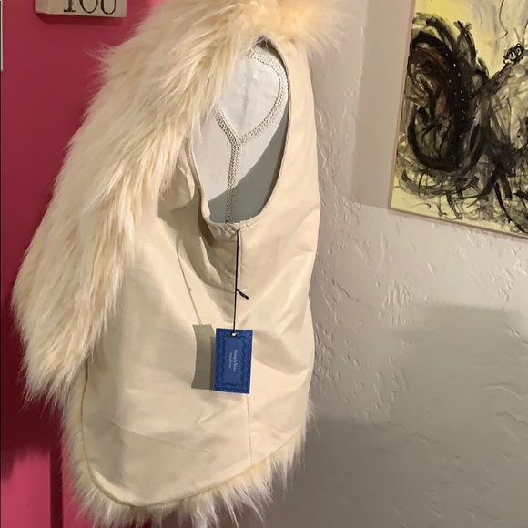 NWT SimplyVera Faux Fur Vest - Picture 3 of 7